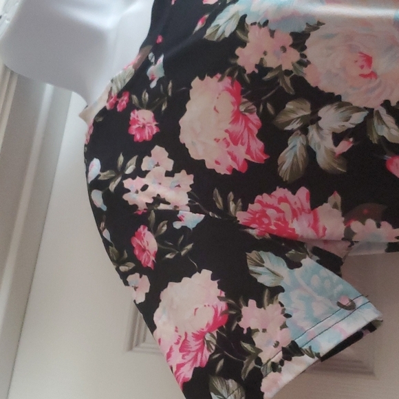 4/$30 Soatrld black short-sleeved dress with floral design size XL. ** - Picture 6 of 14